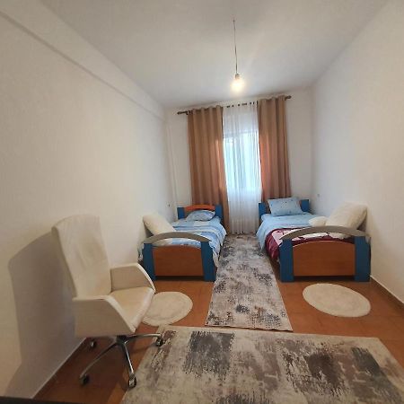 Spacious House With A Big Garden And Fire Pit Villa Tirana Exterior foto