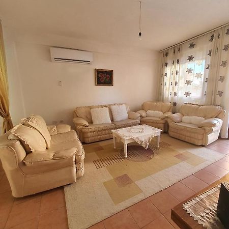 Spacious House With A Big Garden And Fire Pit Villa Tirana Exterior foto