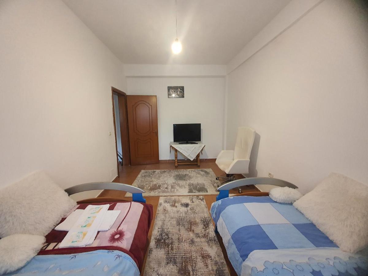Spacious House With A Big Garden And Fire Pit Villa Tirana Exterior foto