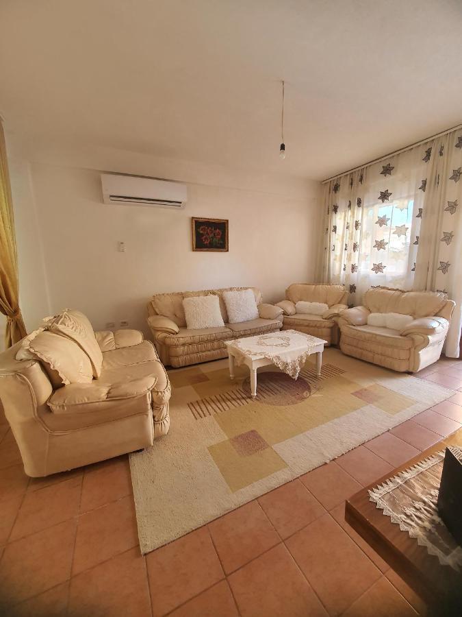 Spacious House With A Big Garden And Fire Pit Villa Tirana Exterior foto